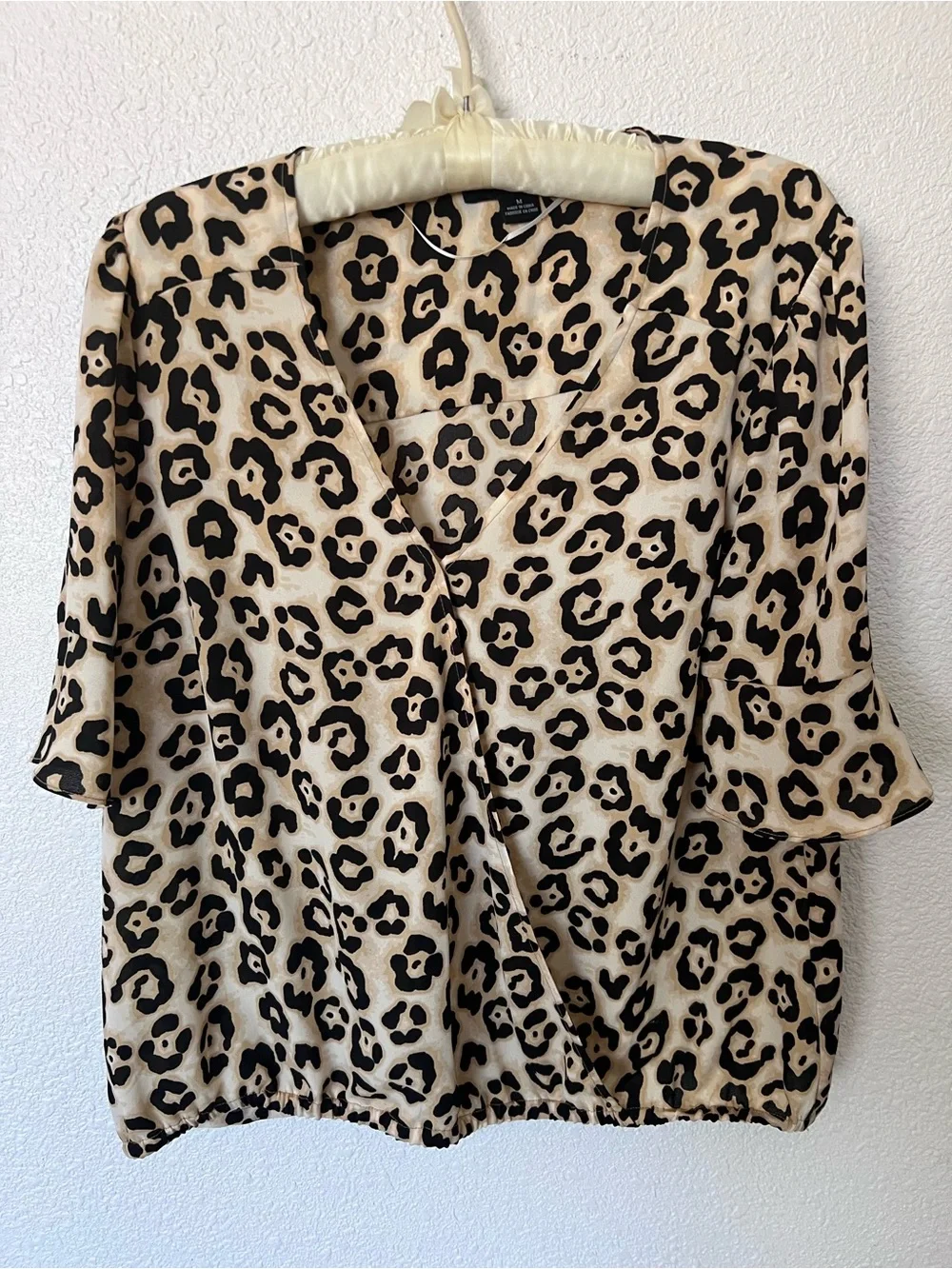 Sanctuary Beige and Black Leopard Print Wrap Blouse size Med - Picture 1 of 6